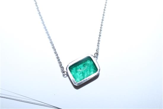 An 18ct white gold and solitaire emerald set pendant necklace, pendant 9mm.